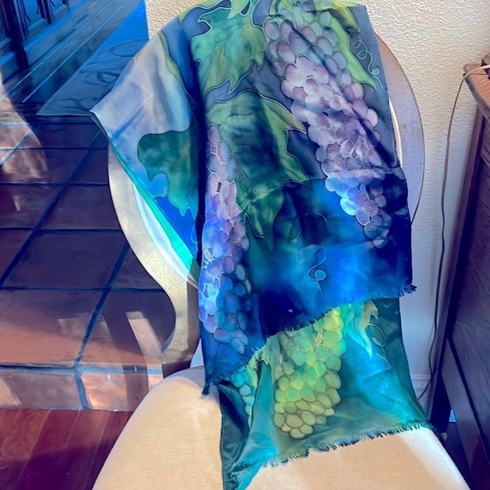Lovely Miron silk grapevine pattern scarf